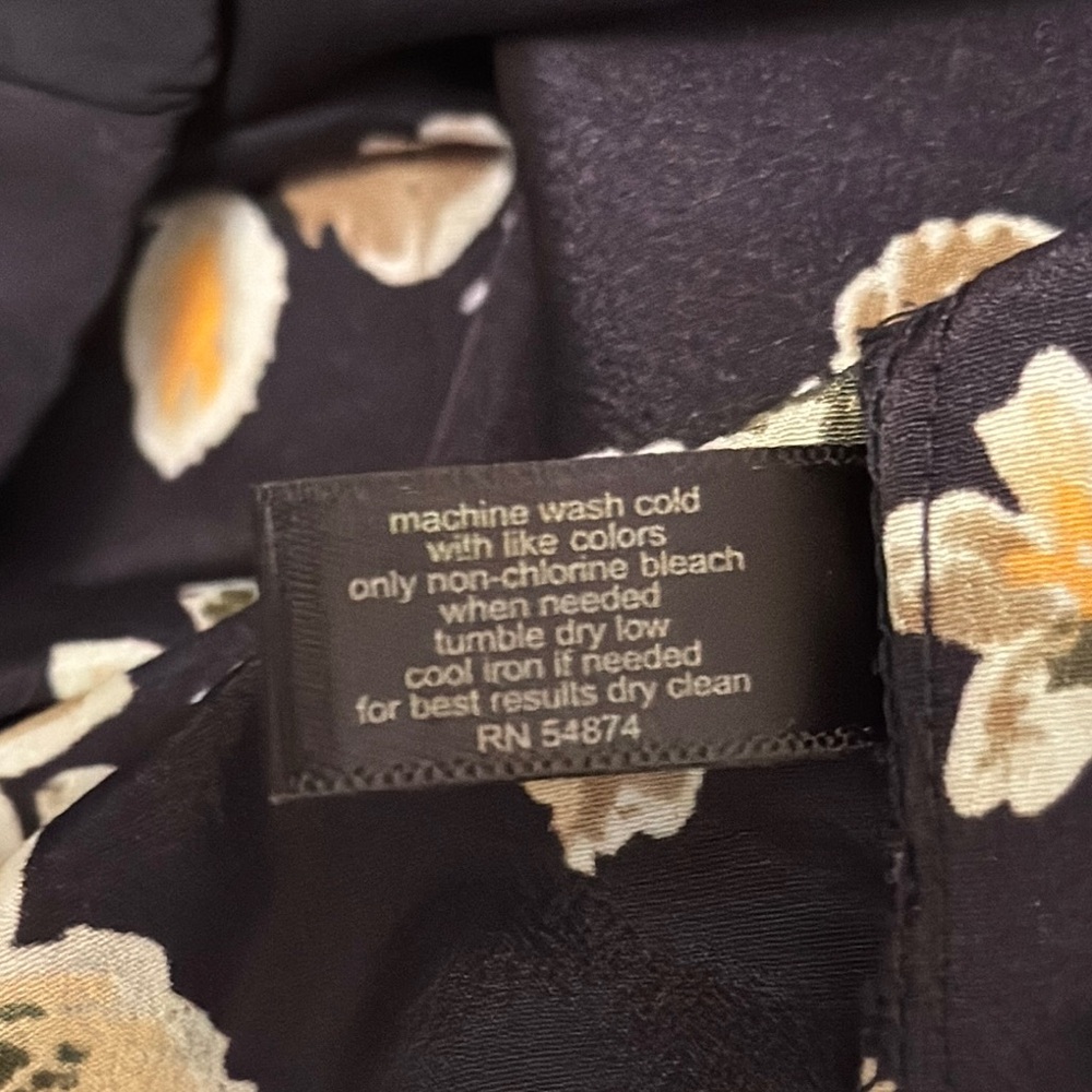 Floral Navy‎ Blouse - Picture 9 of 9